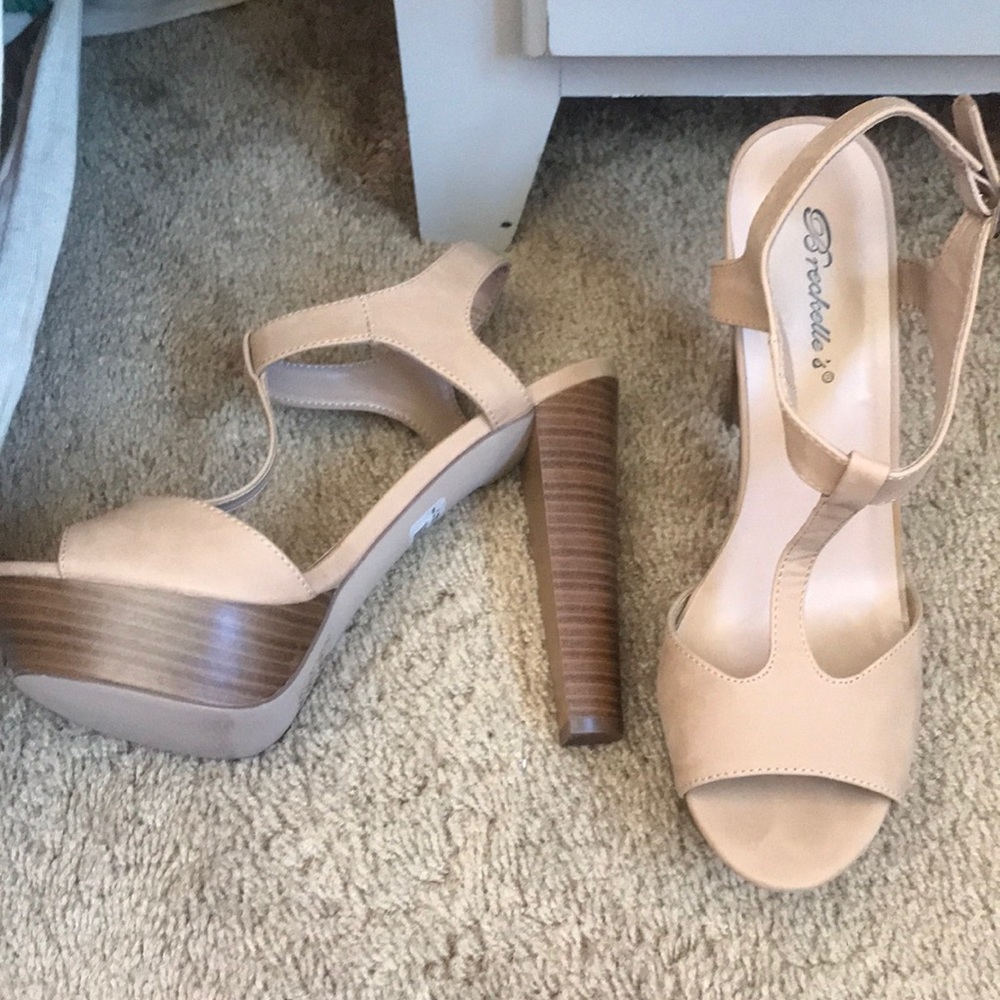 Breckelle’s nude peep toe pumps
